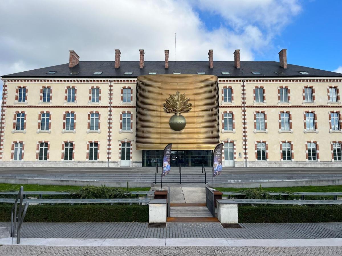 Appartement Le René Pouteau à Melun Extérieur photo